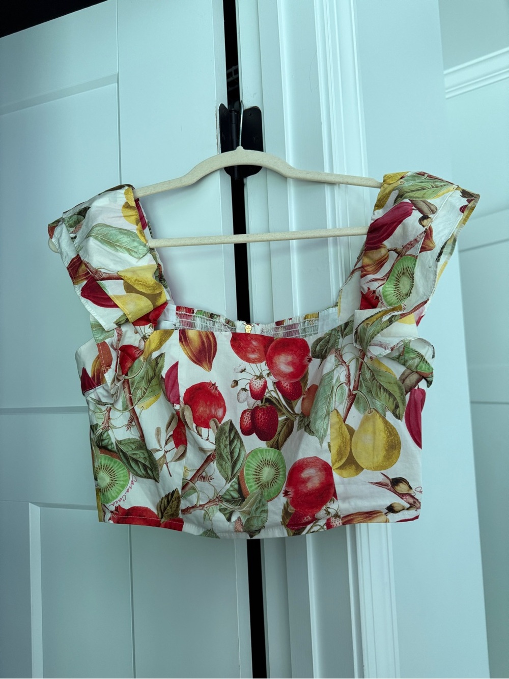 Cara‎ Cara Darby fruit crop top flutter sleeve blouse